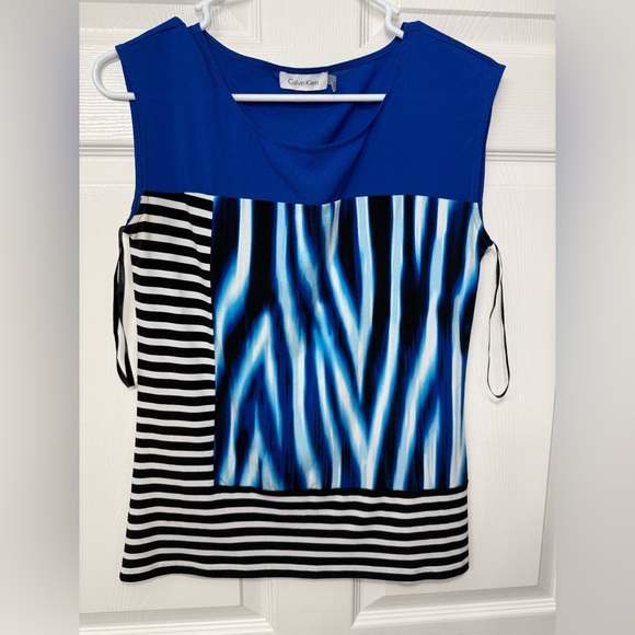 Calvin Klein Tops - Calvin Klein Black White Graphic Tank Top Women’s Size M Asymmetrical